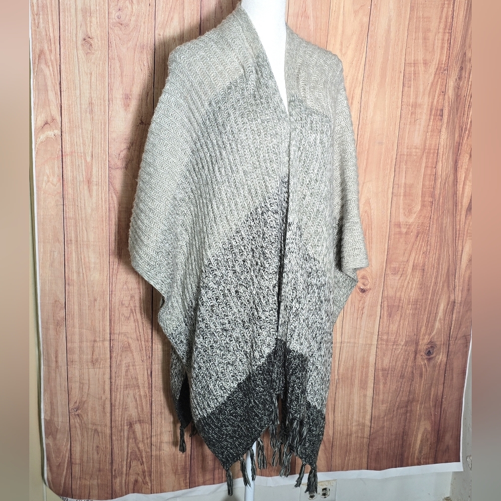 American Eagle Outfitters Women Open Front Poncho Sweater Wrap White&Grey OS NWT